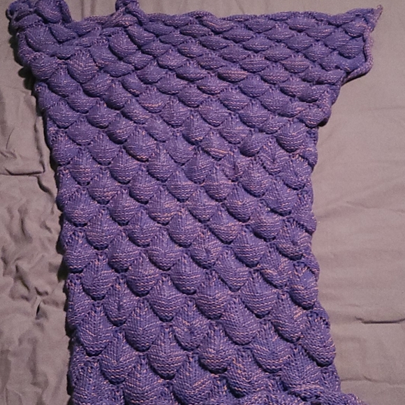 Mermaid Tail Blanket - Picture 3 of 3